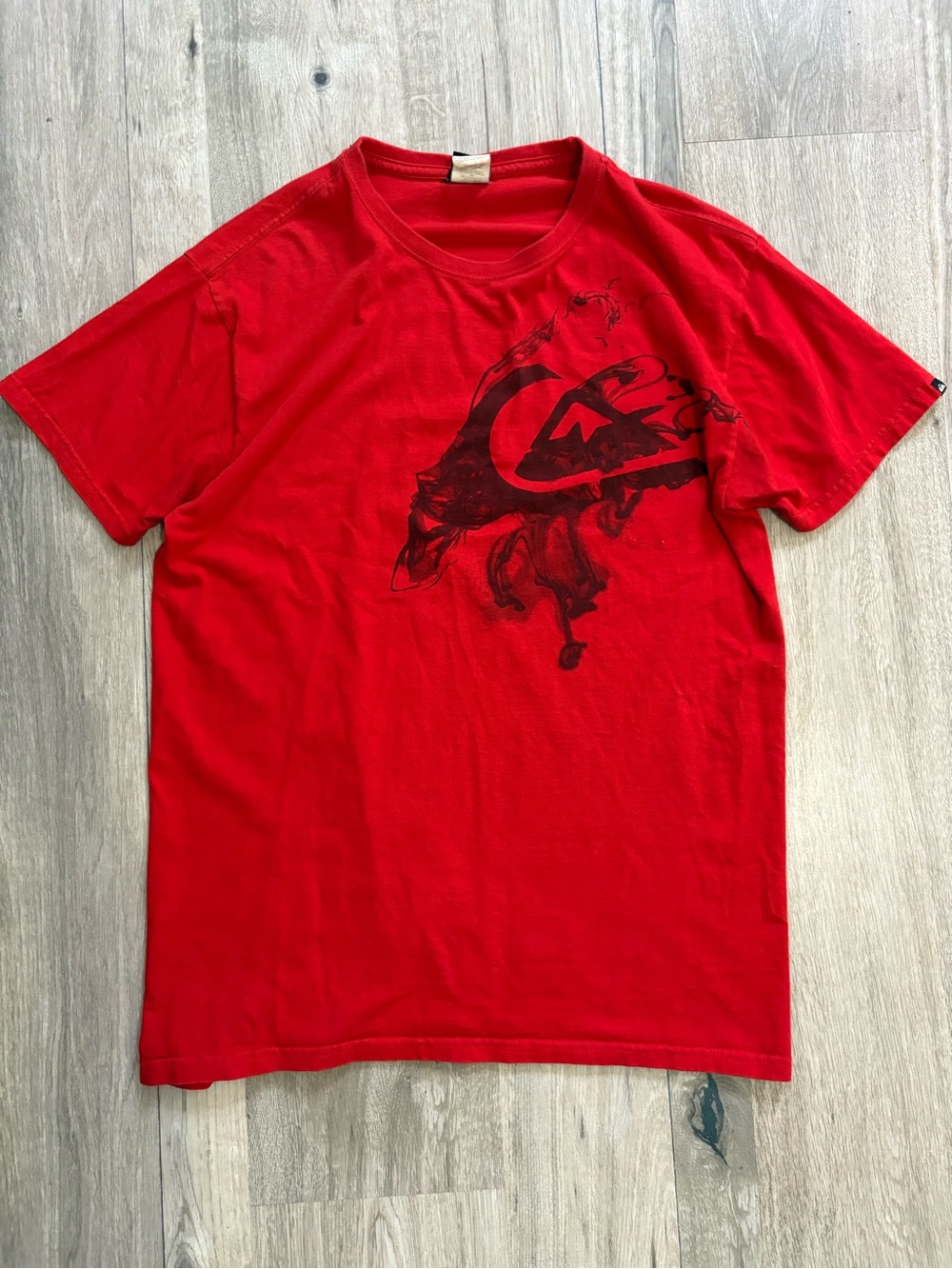 Y2K Quiksilver Red Graphic T-Shirt